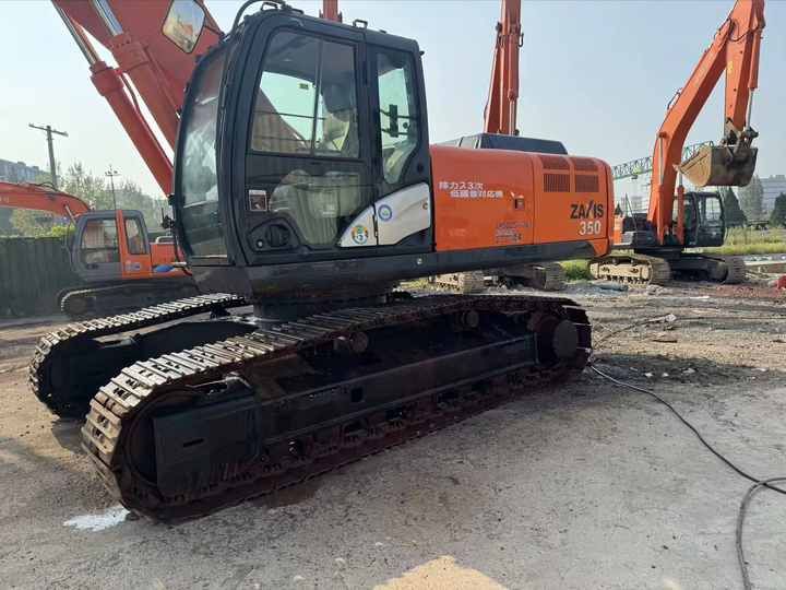 2019 Hitachi Zaxis 350 crawler excavator, side view 2019 Hitachi Zaxis 350 crawler excavator, side view