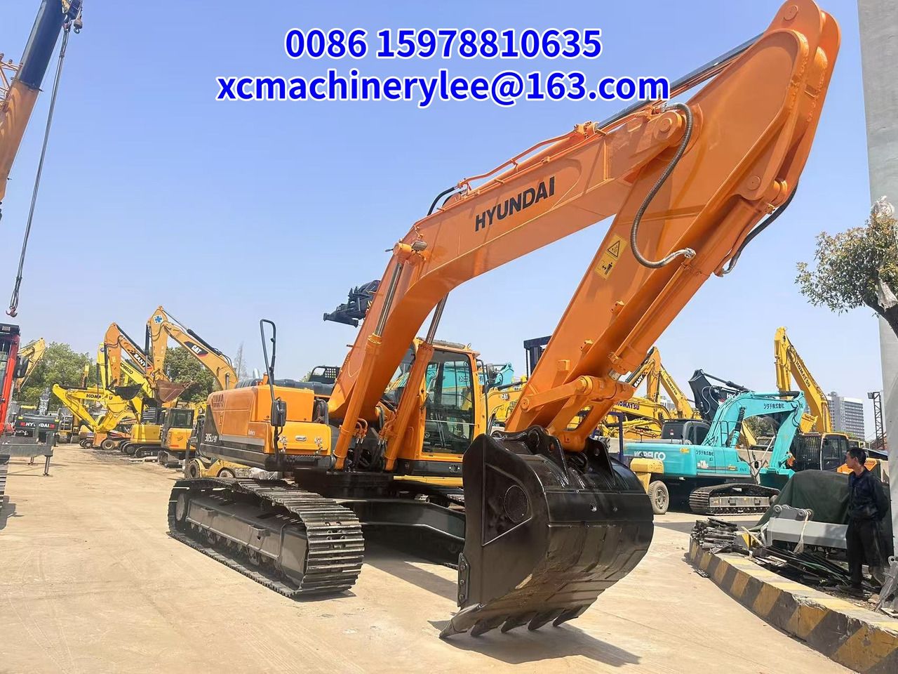 2022 Hyundai R305LC-9 crawler excavator, side view 2022 Hyundai R305LC-9 crawler excavator, side view