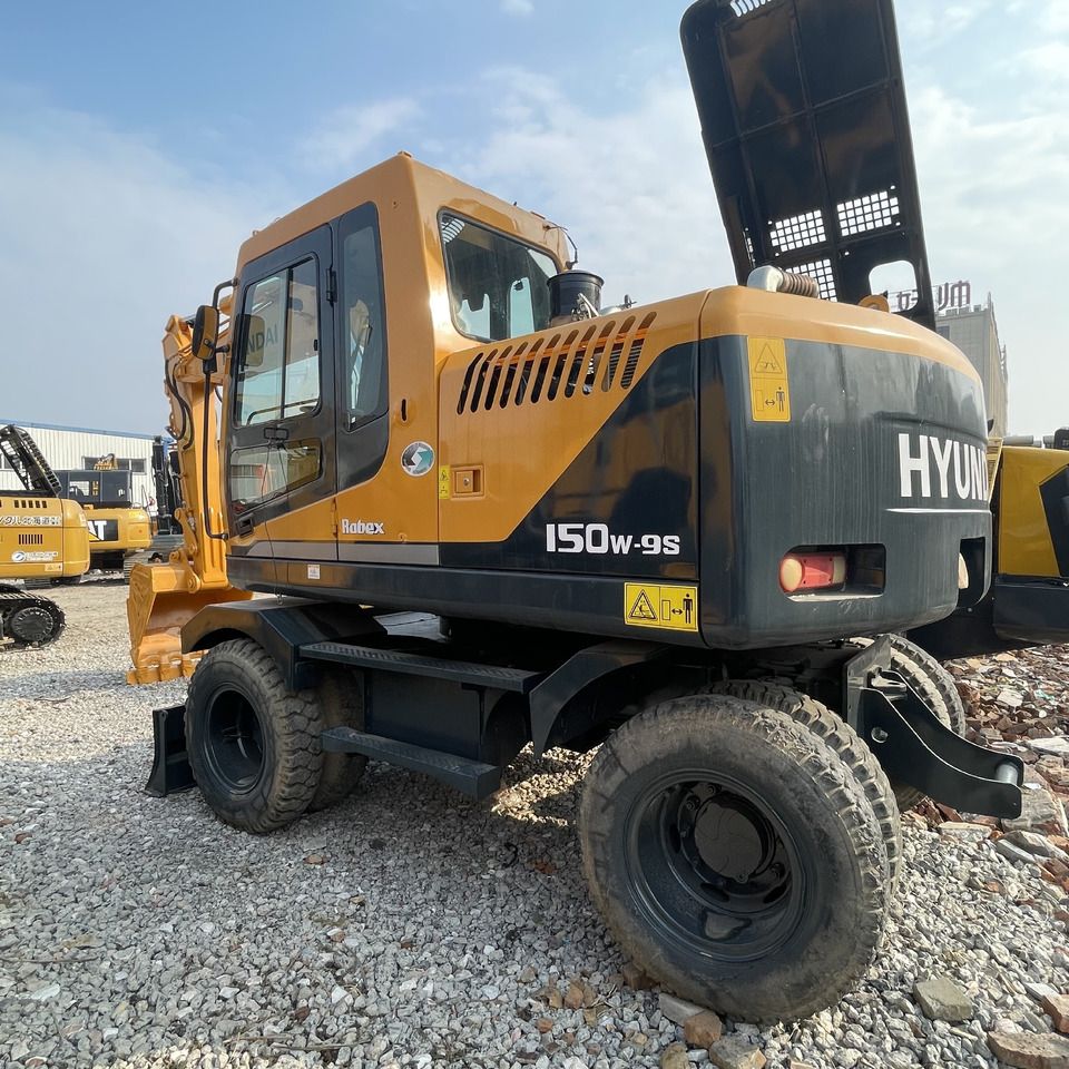 2022 Hyundai 150W-9S wheel excavator, rear three-quarter view 2022 Hyundai 150W-9S wheel excavator, rear three-quarter view