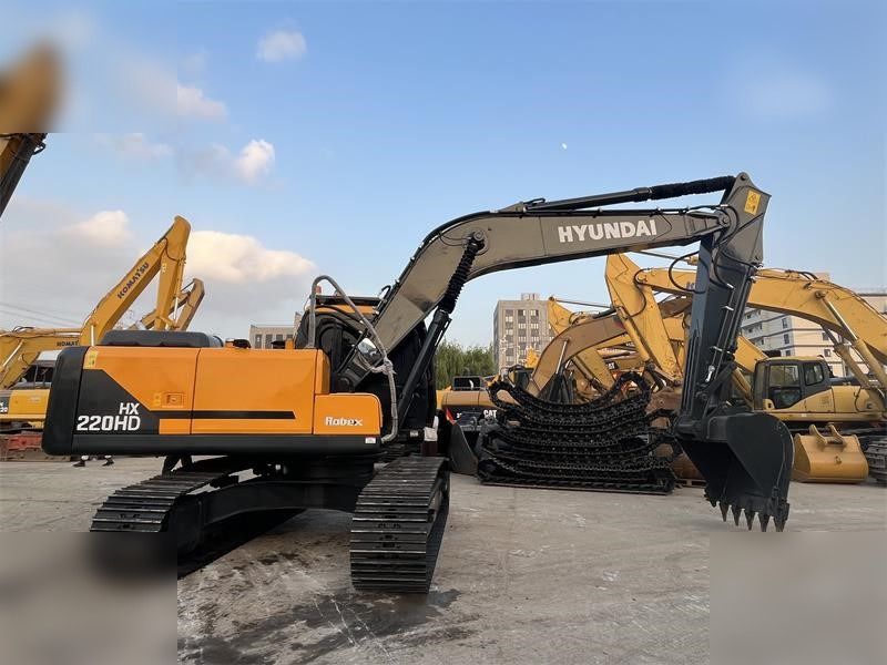 2022 Hyundai HX220HD crawler excavator, side view 2022 Hyundai HX220HD crawler excavator, side view