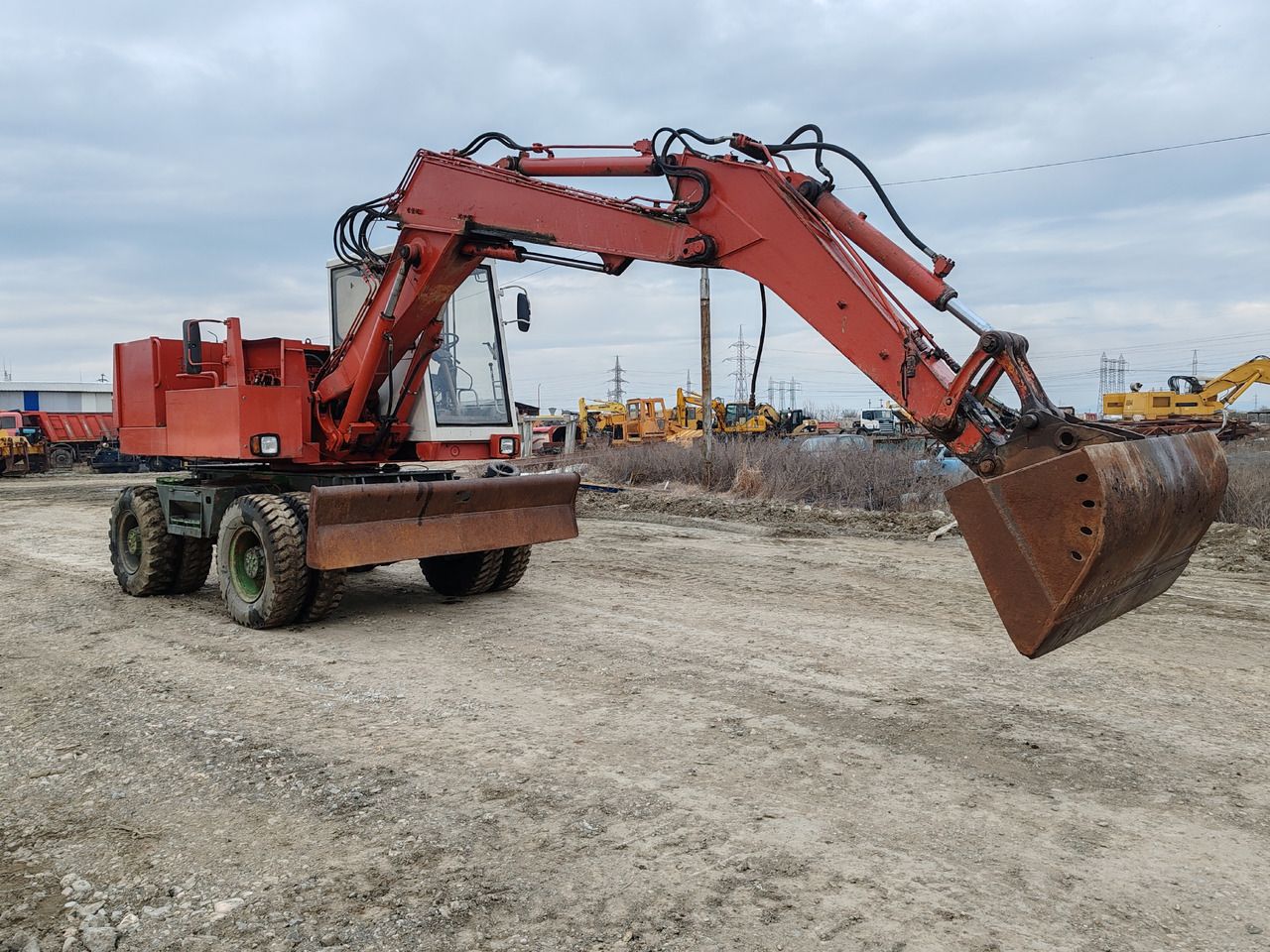 1988 CASE 61P wheel excavator, side profile view
