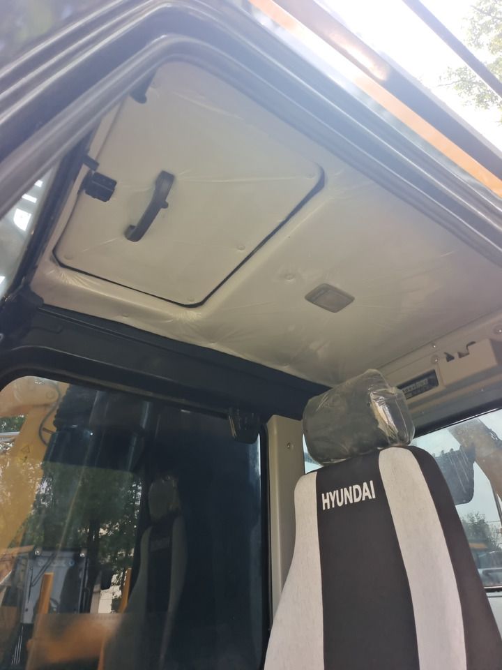 2024 Hyundai HX220HD crawler excavator interior view 2024 Hyundai HX220HD crawler excavator interior view