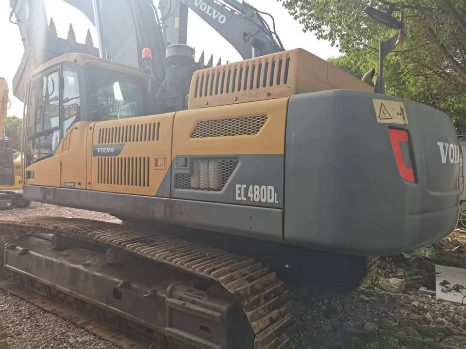 Volvo EC480DL crawler excavator, rear three-quarter view Volvo EC480DL crawler excavator, rear three-quarter view