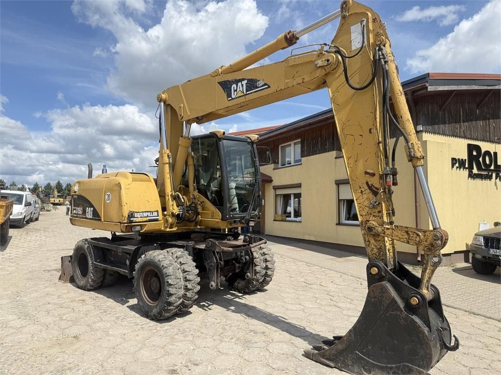 2004 Caterpillar M315C wheel excavator, front three-quarter view 2004 Caterpillar M315C wheel excavator, front three-quarter view