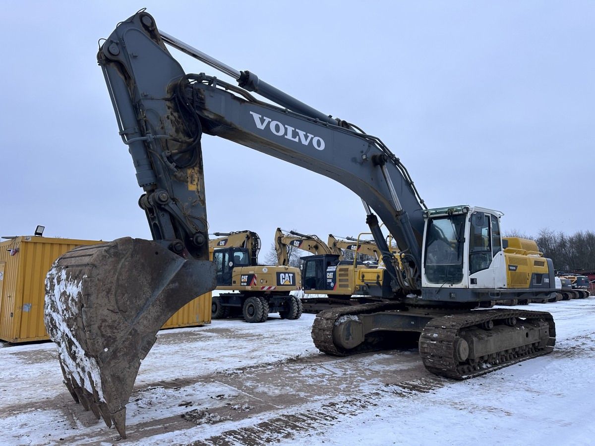 2012 Volvo EC480DL crawler excavator, side view 2012 Volvo EC480DL crawler excavator, side view