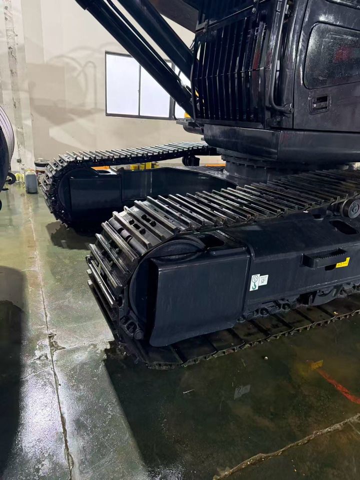 2020 Hyundai HX305-HD crawler excavator tracks and lower chassis view