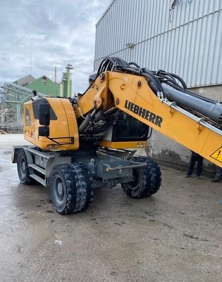 2021 Liebherr A914 COMPACT wheel excavator, rear three-quarter view 2021 Liebherr A914 COMPACT wheel excavator, rear three-quarter view
