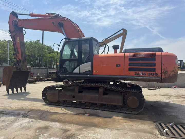 2016 Hitachi ZAXIS 360 crawler excavator, side view 2016 Hitachi ZAXIS 360 crawler excavator, side view