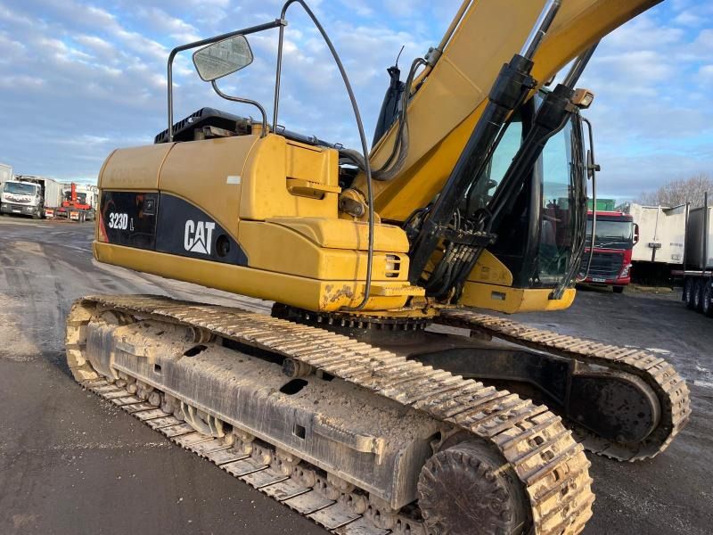 2008 Caterpillar 323D crawler excavator side view