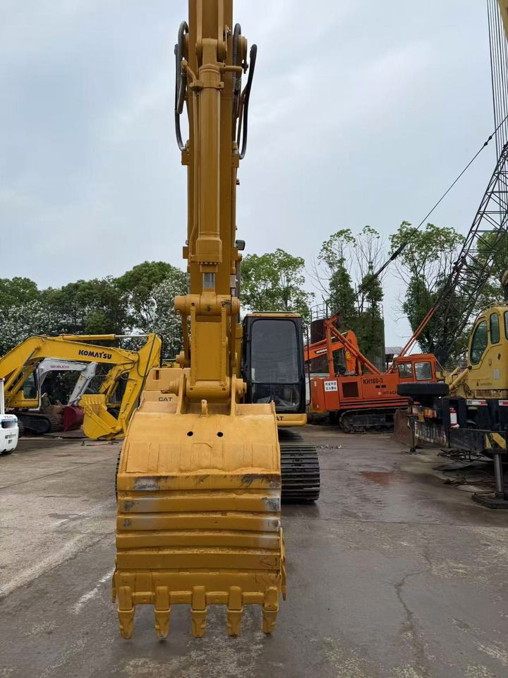2010 Caterpillar 320BL crawler excavator, front view of bucket and boom