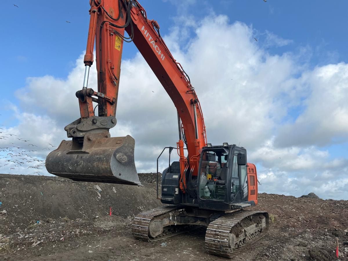 2016 Hitachi ZX225USLC-5B crawler excavator, front three-quarter view
