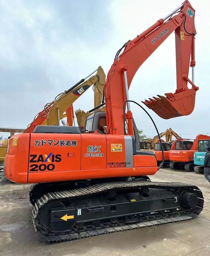 2018 Hitachi Zaxis 200 crawler excavator, side profile view