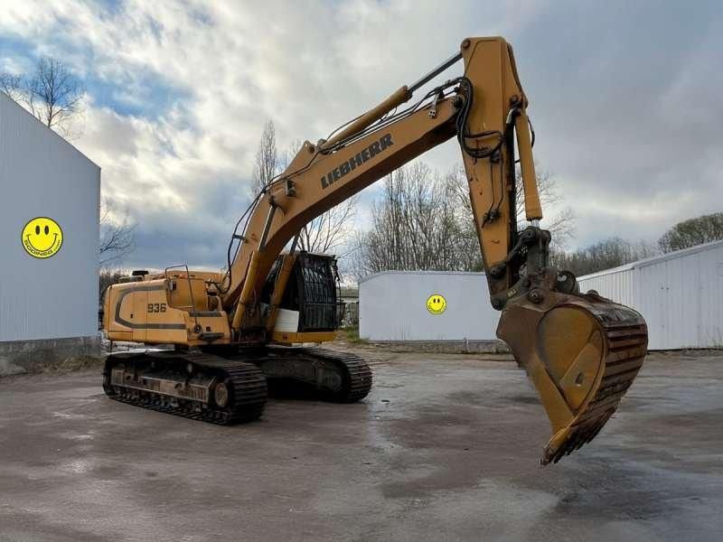 2013 Liebherr R936LC crawler excavator, side view