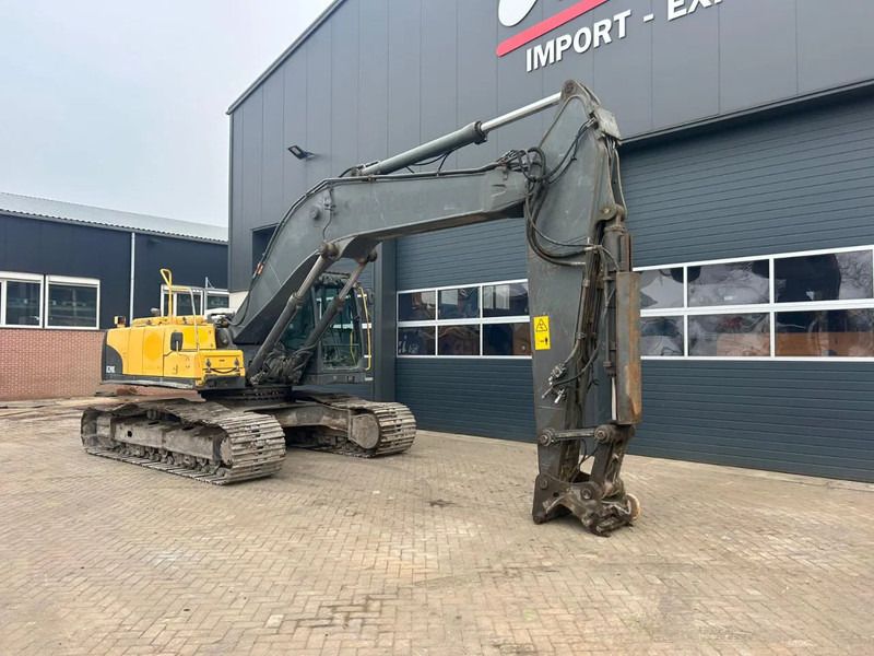 2008 Volvo EC290CL crawler excavator, side view