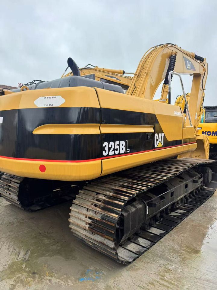 2019 Caterpillar 325BL crawler excavator, rear three-quarter view 2019 Caterpillar 325BL crawler excavator, rear three-quarter view