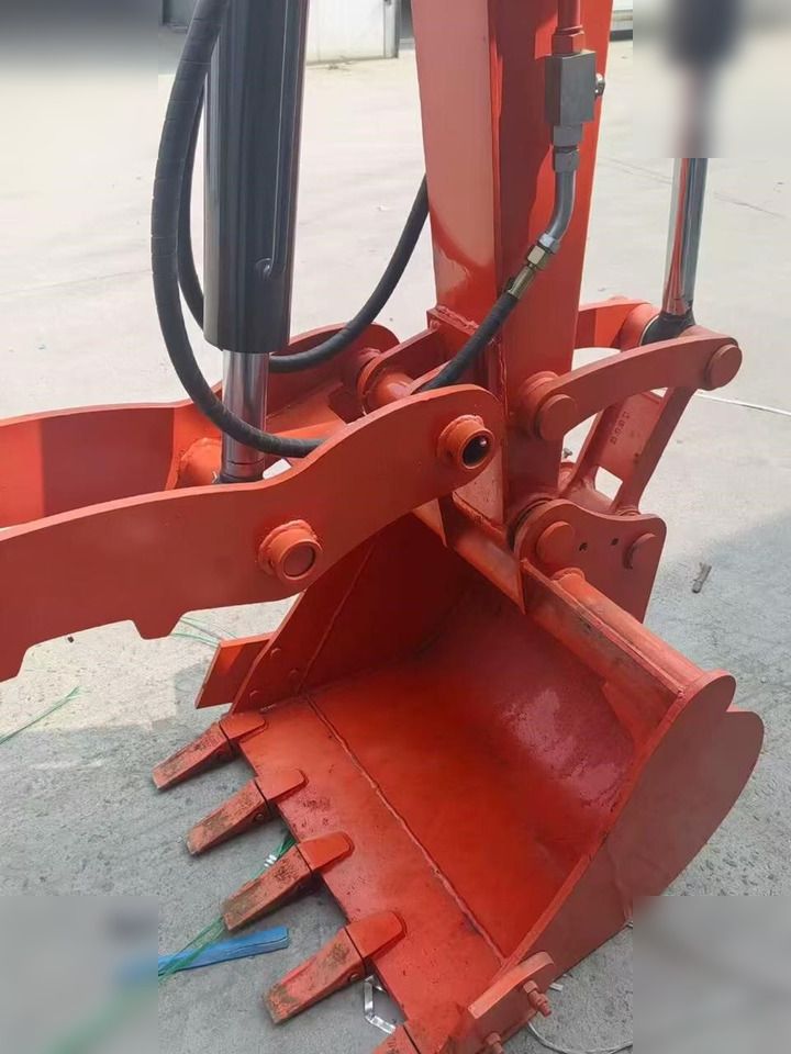 2023 Kubota KX165-5 mini excavator bucket and thumb attachment 2023 Kubota KX165-5 mini excavator bucket and thumb attachment