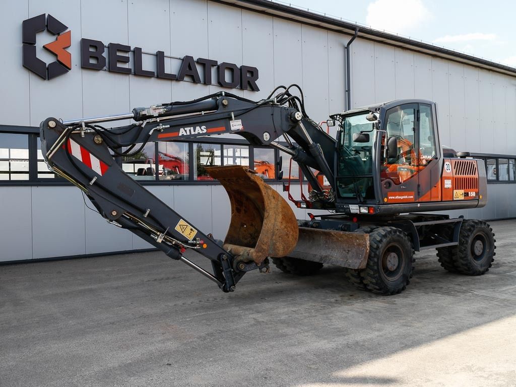 2013 Atlas 150W wheel excavator, side view 2013 Atlas 150W wheel excavator, side view