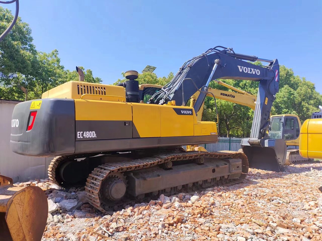 2019 Volvo EC480DL crawler excavator, rear three-quarter view