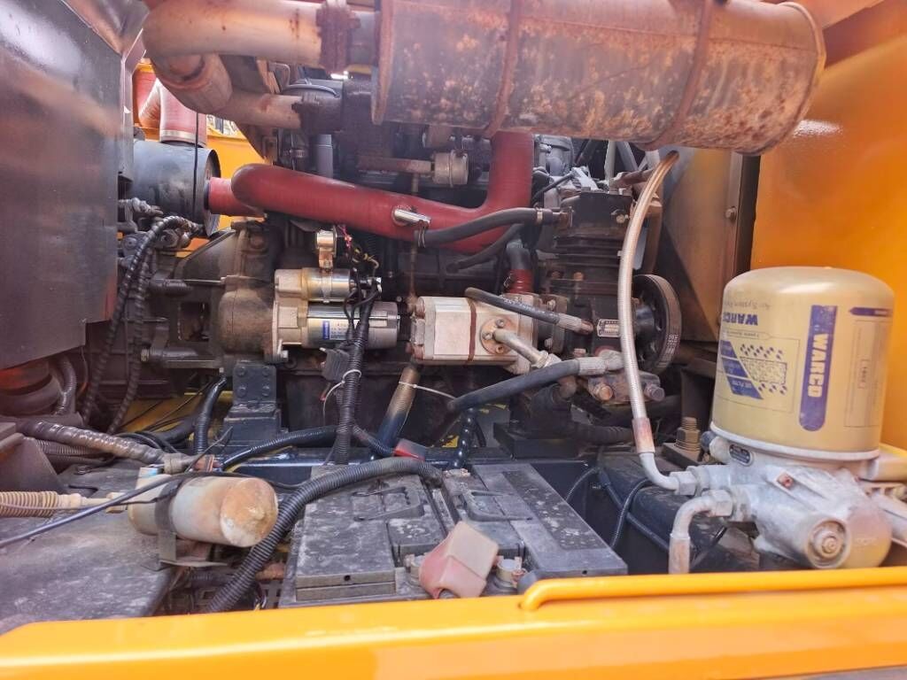 2024 Hyundai HW 60 wheel excavator engine compartment view