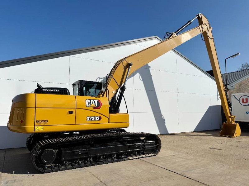 2024 Caterpillar 323D3 crawler excavator, side view 2024 Caterpillar 323D3 crawler excavator, side view