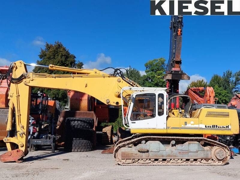 2001 Liebherr R944 VH demolition excavator side view