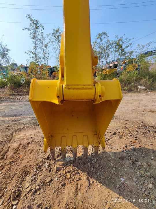 2021 Komatsu PC120-8 crawler excavator bucket view 2021 Komatsu PC120-8 crawler excavator bucket view