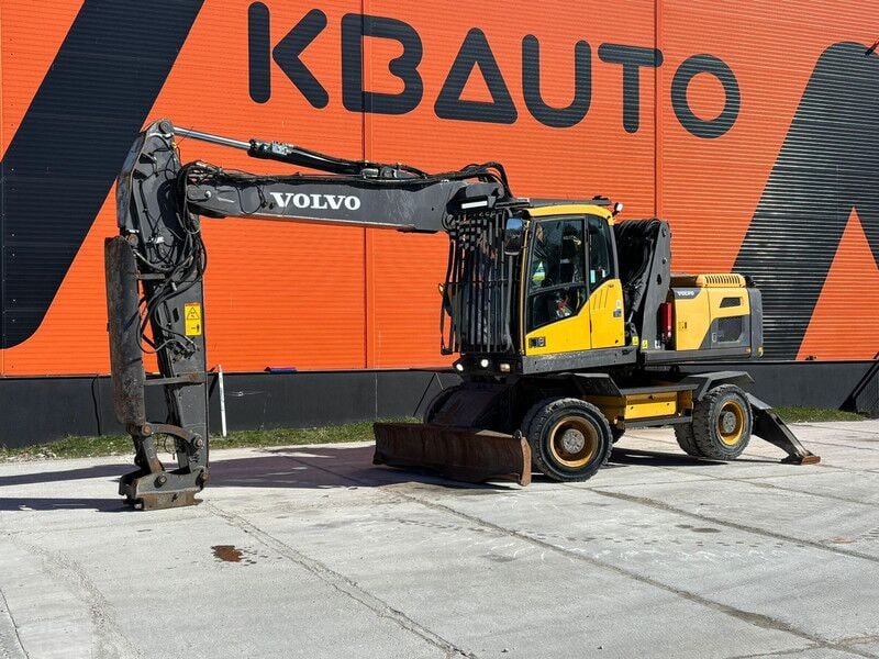 2017 Volvo EW210D wheel excavator side view