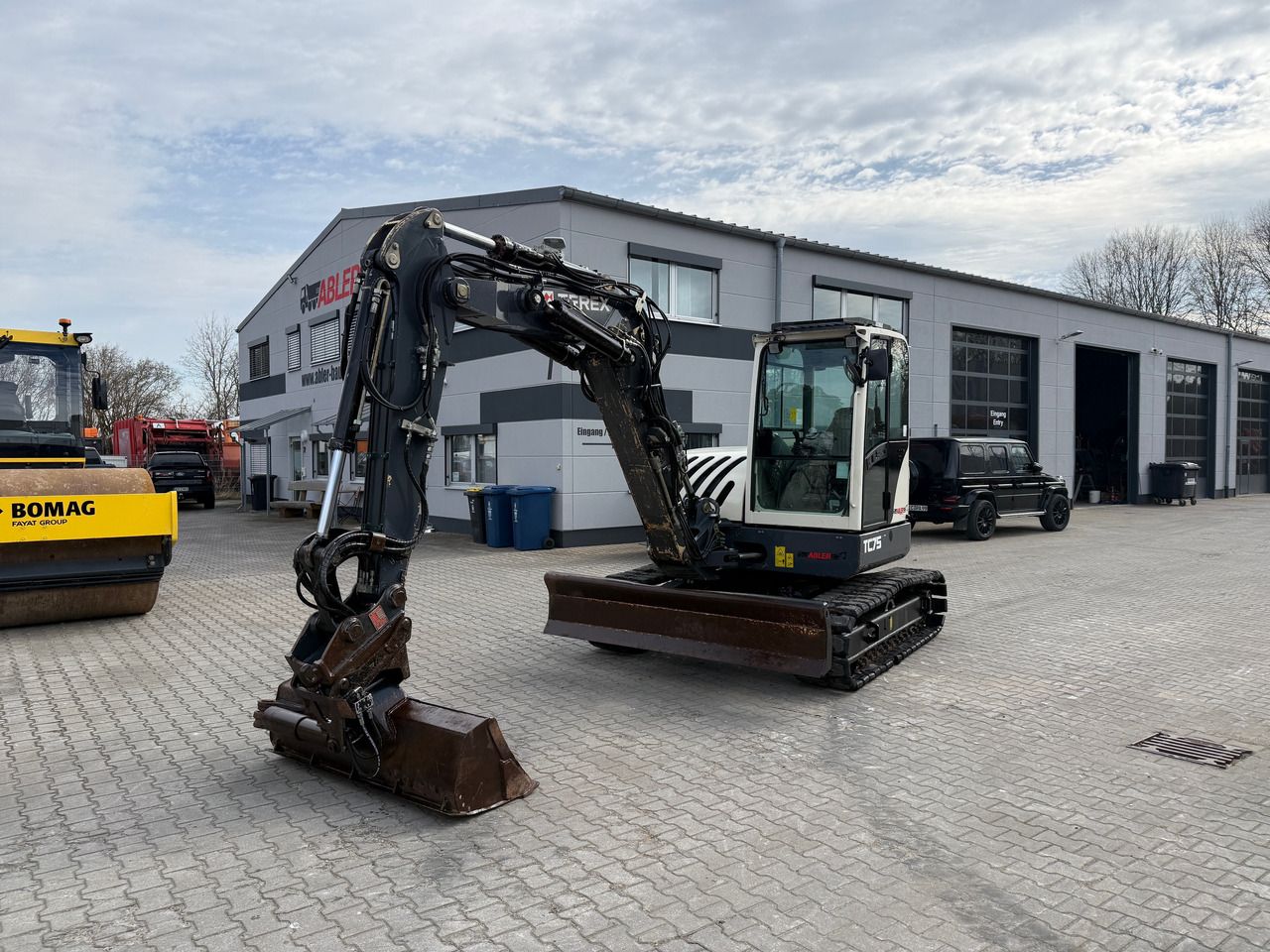 2014 Terex TC75 crawler excavator, side view 2014 Terex TC75 crawler excavator, side view