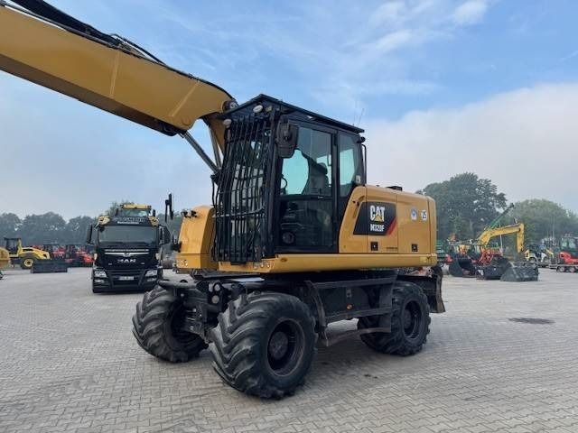 2020 Caterpillar M320F wheel excavator, side profile view