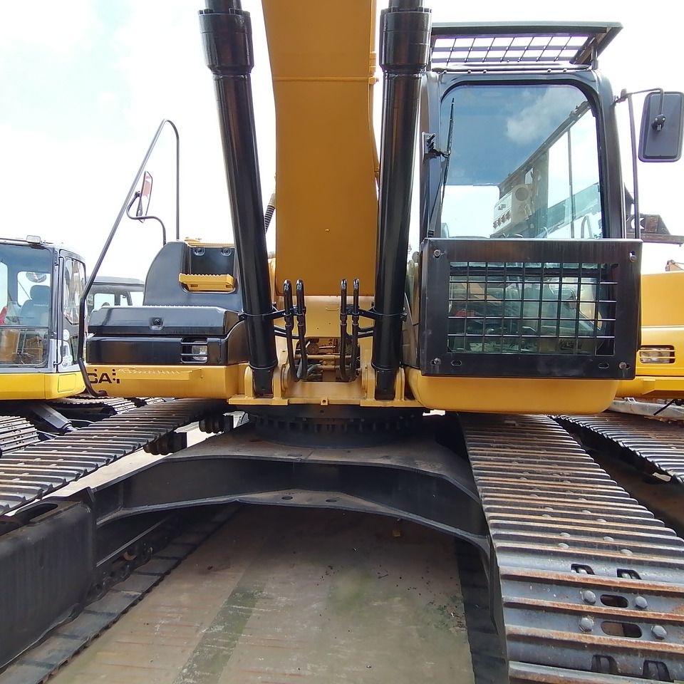 2023 Caterpillar 330D crawler excavator, front view of cab and boom 2023 Caterpillar 330D crawler excavator, front view of cab and boom