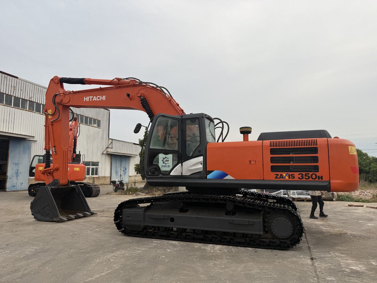 2024 Hitachi ZAXIS 350H crawler excavator, side view 2024 Hitachi ZAXIS 350H crawler excavator, side view