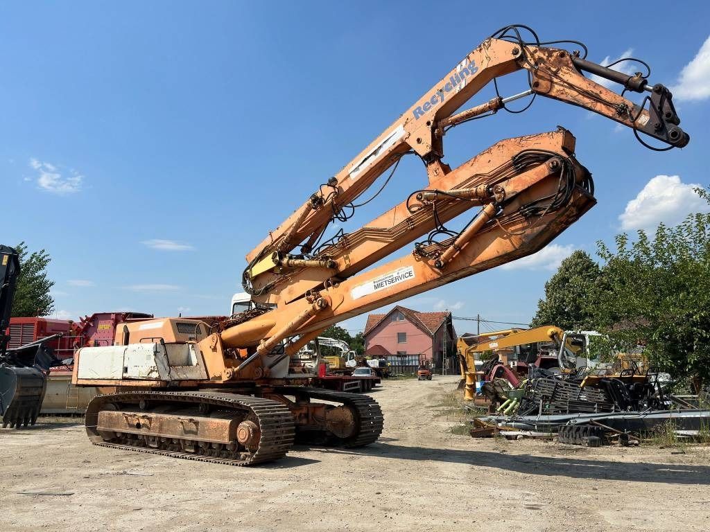 1992 Nobas UB1236 demolition excavator, side view 1992 Nobas UB1236 demolition excavator, side view