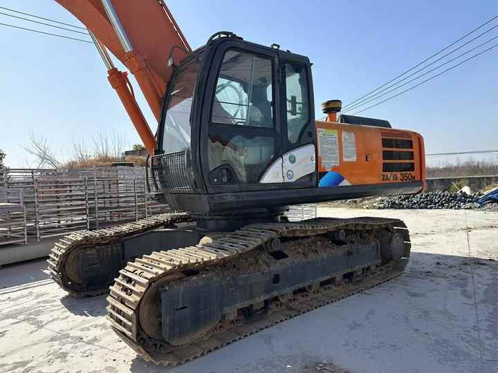 2021 Hitachi ZX350 crawler excavator, side view 2021 Hitachi ZX350 crawler excavator, side view