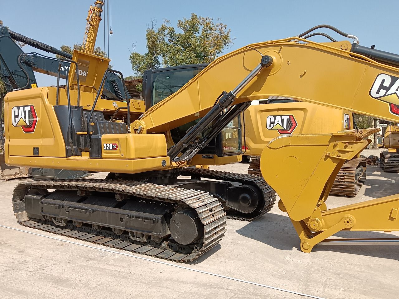 2023 Caterpillar 320GC crawler excavator, side profile view 2023 Caterpillar 320GC crawler excavator, side profile view