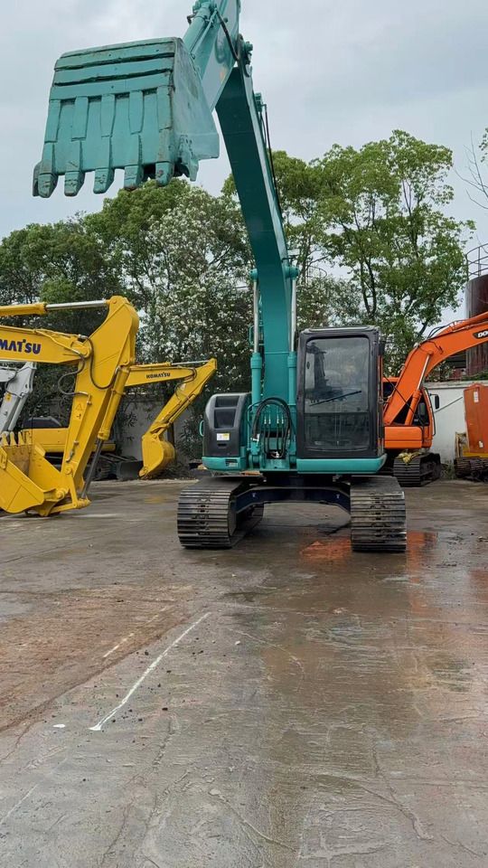 2015 Kobelco SK135 crawler excavator, front view 2015 Kobelco SK135 crawler excavator, front view