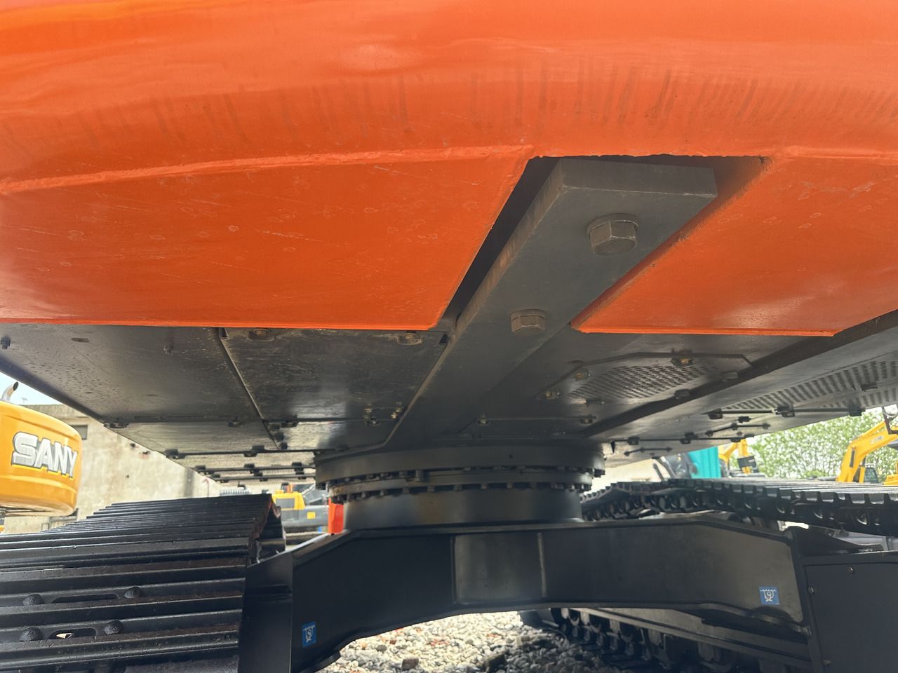 2023 Hitachi ZX350H crawler excavator undercarriage view 2023 Hitachi ZX350H crawler excavator undercarriage view