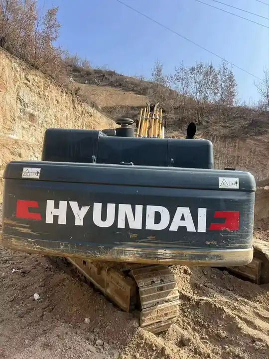 2020 Hyundai 520VS crawler excavator rear view 2020 Hyundai 520VS crawler excavator rear view