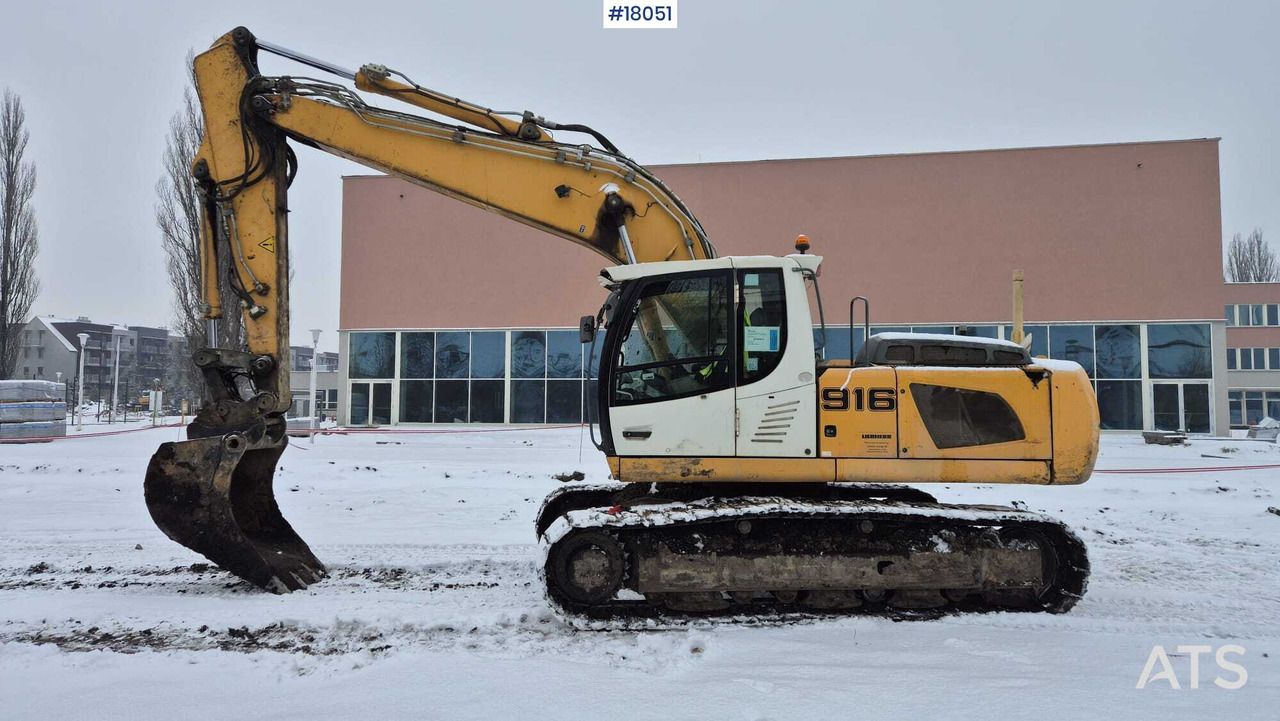 2011 Liebherr R916 LC LITRONIC crawler excavator side view 2011 Liebherr R916 LC LITRONIC crawler excavator side view