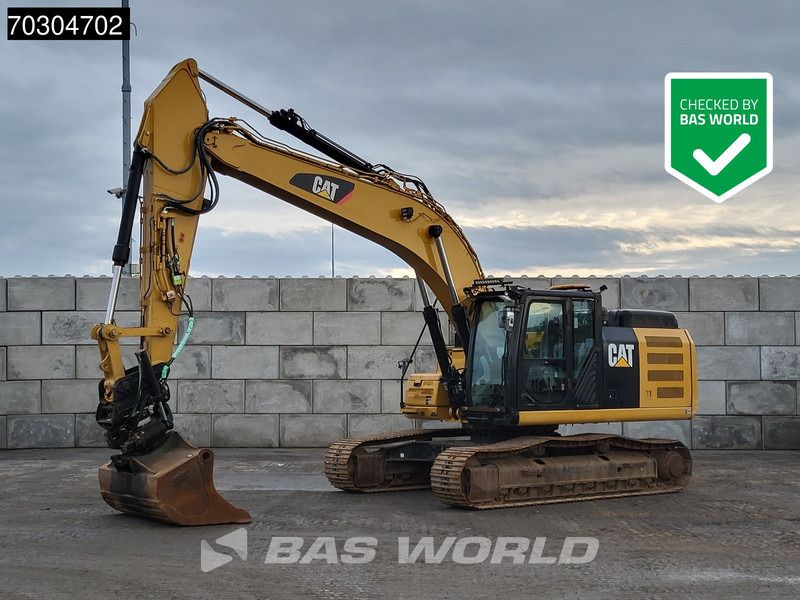 2016 Caterpillar 326FL crawler excavator side view 2016 Caterpillar 326FL crawler excavator side view
