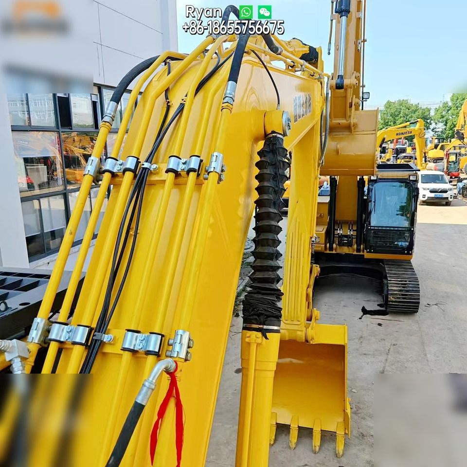 Escavatore cingolato Komatsu PC220-8 del 2023, vista di braccio e benna Escavatore cingolato Komatsu PC220-8 del 2023, vista di braccio e benna