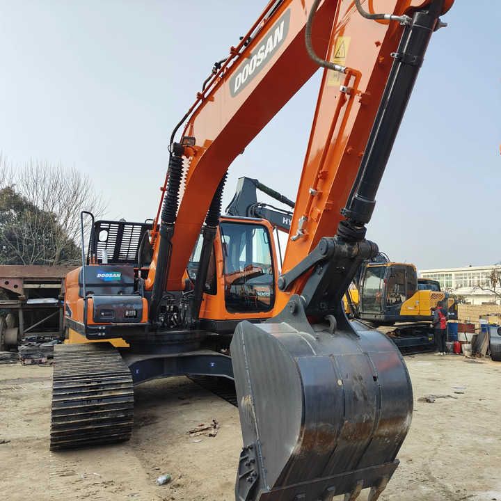 2010 Doosan DX225LC-9C crawler excavator, front three-quarter view 2010 Doosan DX225LC-9C crawler excavator, front three-quarter view