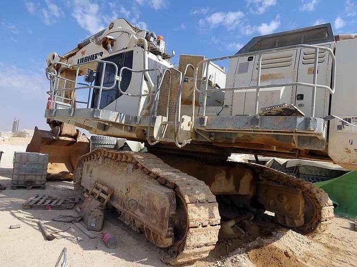 2014 Liebherr R9100 crawler excavator, side view