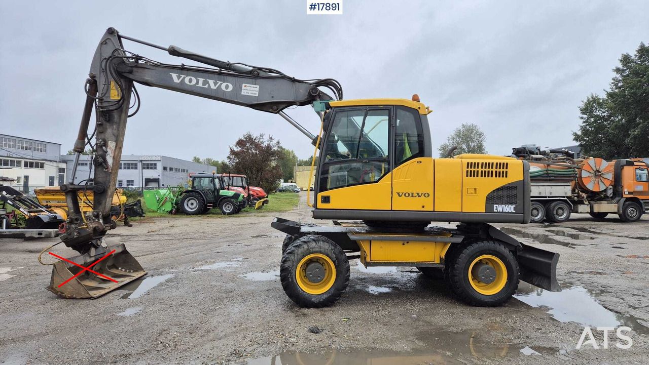 2009 Volvo EW160C wheel excavator, side view