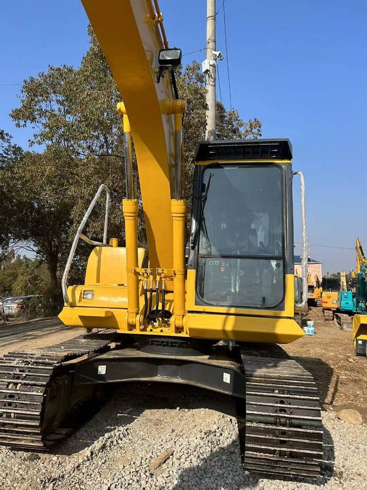 2023 Komatsu PC130-8 crawler excavator, front view 2023 Komatsu PC130-8 crawler excavator, front view