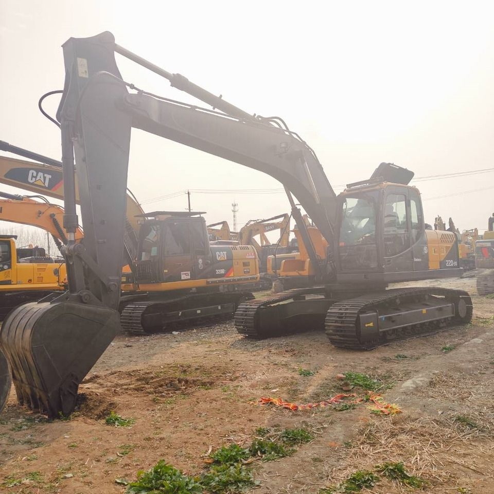 2024 Hyundai R220LC-9S crawler excavator, side view
