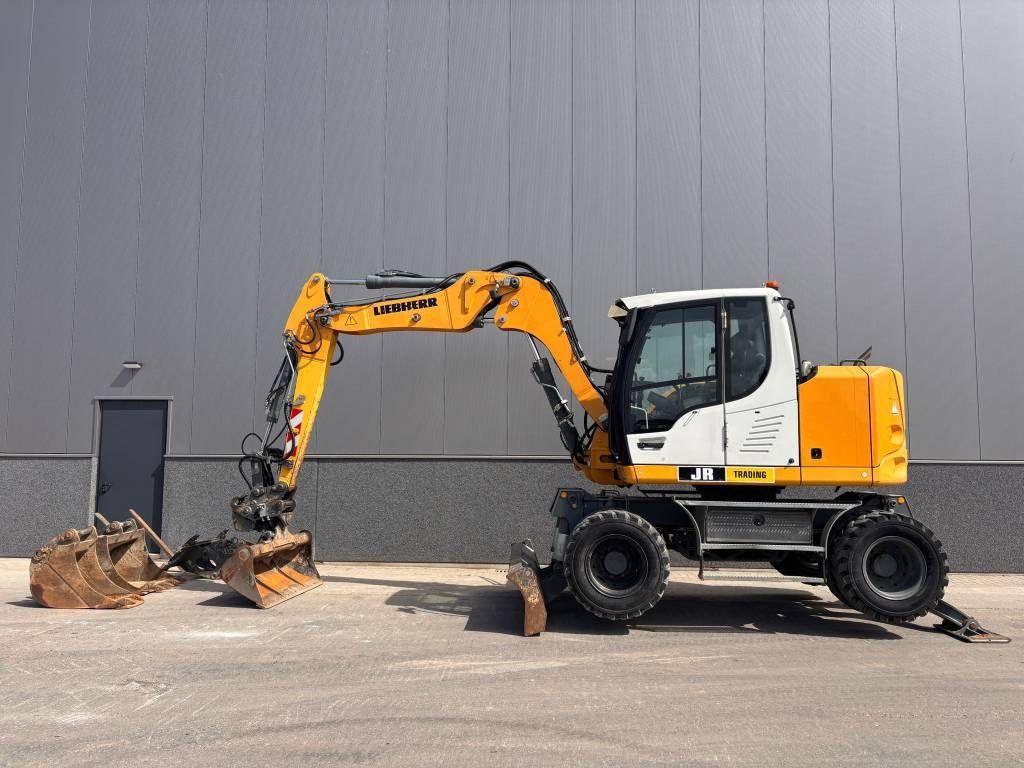 2015 Liebherr A912 COMPACT wheel excavator side view 2015 Liebherr A912 COMPACT wheel excavator side view