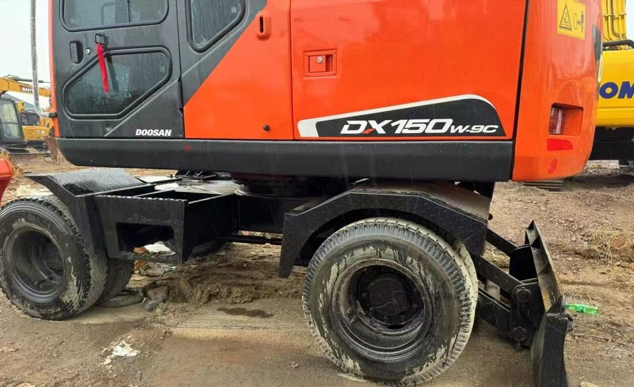 2022 Doosan DX150W-9C wheel excavator side view 2022 Doosan DX150W-9C wheel excavator side view