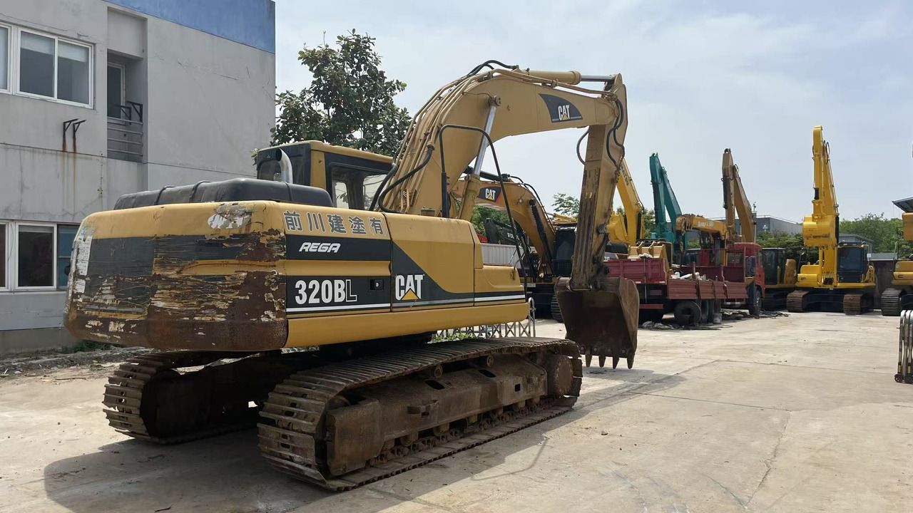 2020 Caterpillar 320BL crawler excavator, rear three-quarter view 2020 Caterpillar 320BL crawler excavator, rear three-quarter view