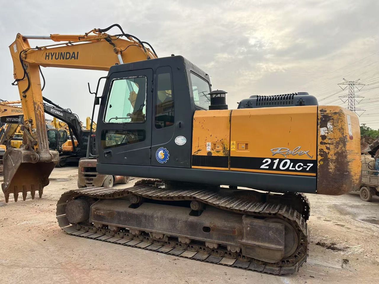 2017 Hyundai R210LC-7 crawler excavator side view