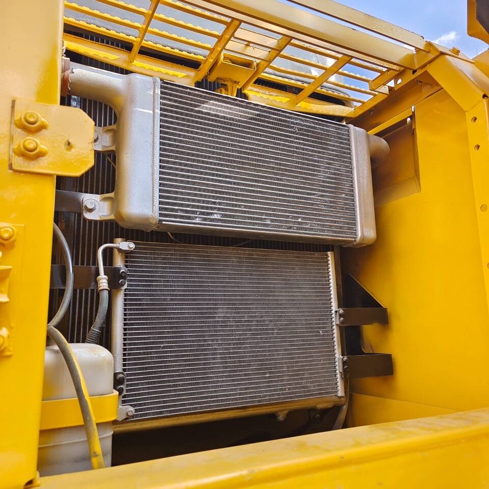 2024 Komatsu PC300 crawler excavator engine cooling system detail 2024 Komatsu PC300 crawler excavator engine cooling system detail